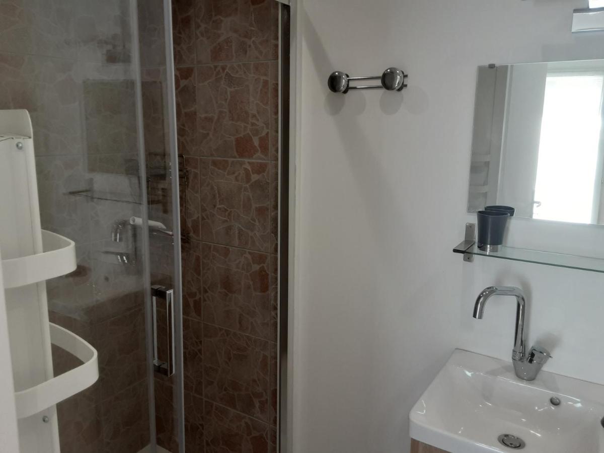 Ferienwohnung Le Chemin De Bruniele Aubres Exterior foto